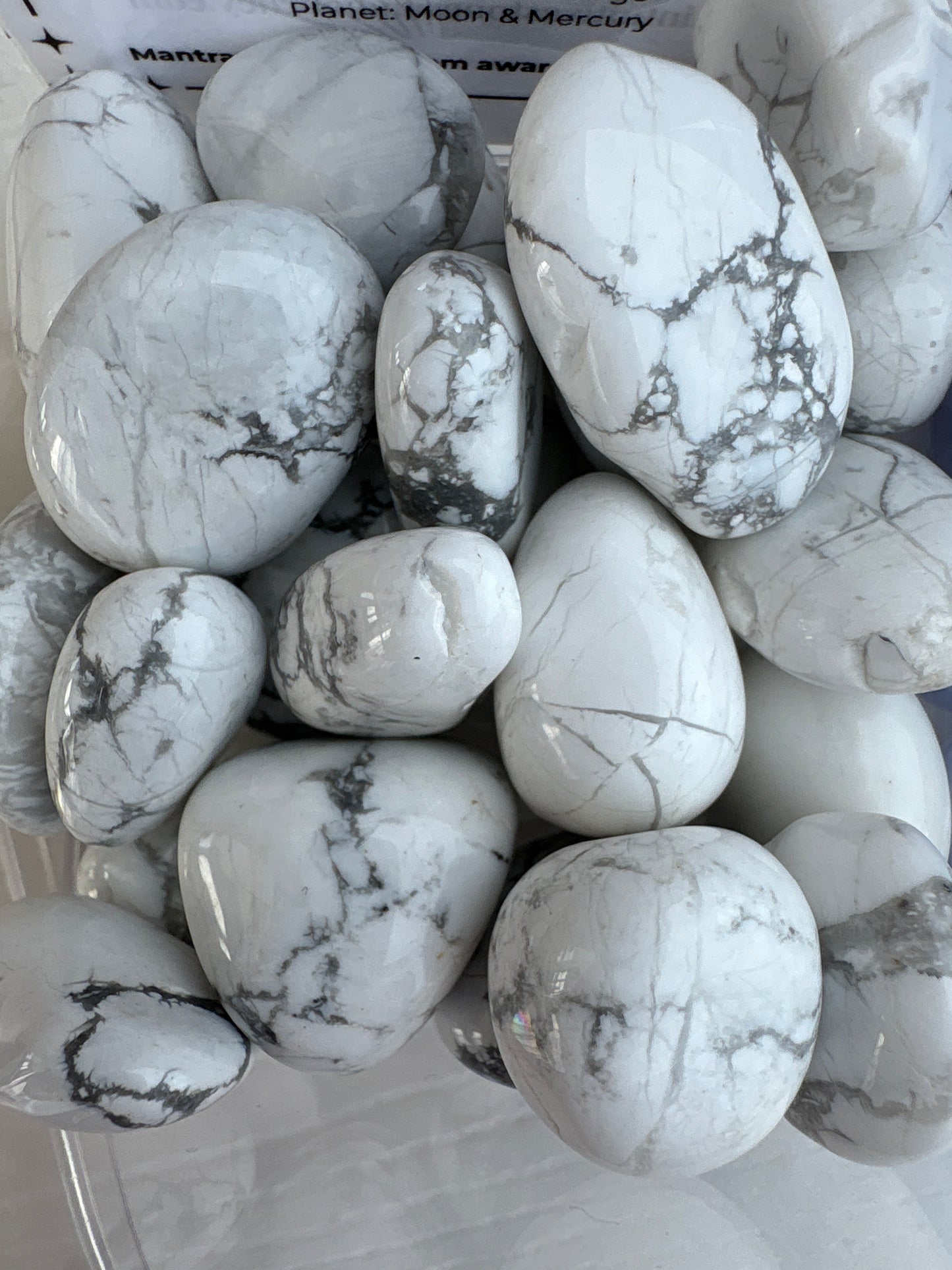 Howlite tumbled stone