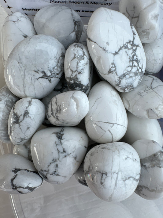 Howlite tumbled stone